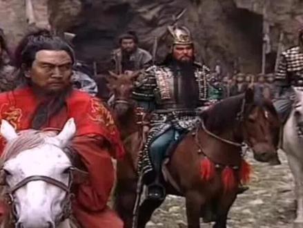 曹操败走华容道,如果关羽一狠心想要杀掉曹操,他能杀的了吗?我们一起来分析一下#三国#历史人物#华容道