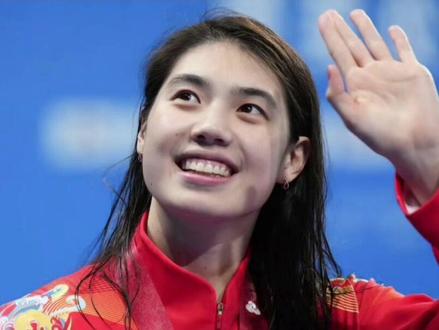 张雨霏摘得全运会女子100米蝶泳金牌