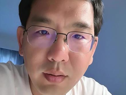 同样是豆子,凭什么红豆配相思,绿豆只能配王八,后来才知道,红豆味苦有小毒,而绿豆清热解毒还去火,红豆越煮越苦,王八越炖越补,故而相思味苦,王八大补,相思一文不值,王八一斤80,年少不知相思苦,中年才知王八补。
人到中年才真正醒悟:
虚无的相思一文不值,
实实在在的安稳与健康,才最珍贵。
不必困于执念,不必纠缠过往,
学会放下,学会自愈,
把心放宽,把日子过稳,
才是后半生最好的活法。#相思 #放下