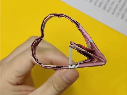 #创作灵感上课无聊时给你同桌折一个爱心平衡鸟把,保你一节课不无聊!#折纸 #手工 #手工diy #折纸教程 #手工折纸视频 @DOU+小助手 @抖音小助手