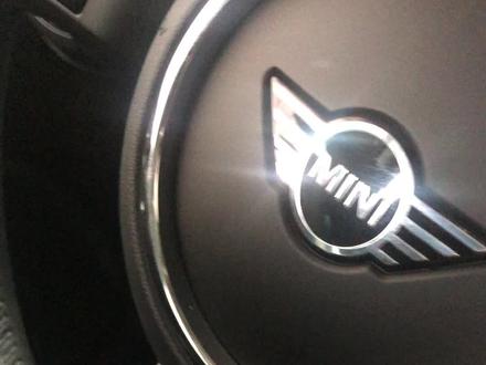 最新款宝马迷你中控屏拆装教程,安装倒车影像。#全民接力加油嗨 #修车哥的日常 #挑战全网最燃哪吒