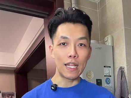 酸奶烤苹果!自律不吃苦!刷脂期的早餐小甜品 苹果和酸奶提供碳水,酸奶鸡蛋蛋白粉提供蛋白质、鸡蛋提供脂肪,高蛋白低碳水,苹果中的膳食纤维延长饱腹感,拉长蛋白质的消化时间,下次再整个烤燕麦,甜口咸口都有,配方基本稳定了#夏日减脂大作战#2142饮食法#减肥 #蛋白粉 #烤苹果 @DOU+上热门 @DOU+小助手 @抖音健康