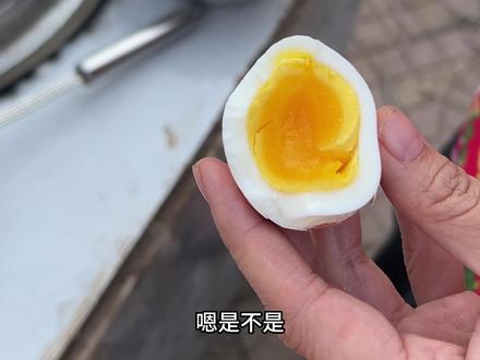 跟着蛋神煮鸡蛋,水开后下锅煮9分12秒,据说是最好吃的鸡蛋。用我的新大锅试验了下,这算成功吗#蛋神煮蛋 #煮鸡蛋 #九分十二秒
