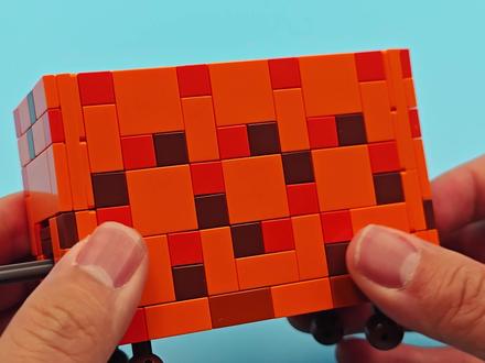 乐高21588狐狸·新年围桌拼搭 乐高21588狐狸,497片积木拼搭超有仪式感!
✅ 肚子里藏着粉色小盒子,倒出浆果+鸡蛋(游戏彩蛋还原)
✅ 两套眼睛零件,轻松切换睡觉/站立表情
✅ 尾巴中空设计,360°旋转丝滑无卡顿
#乐高开箱 #乐高积木 #乐高新年 #搭在一块乐造新年