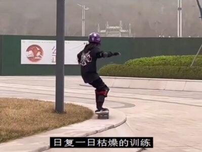 看一次哭一次,不知道为什么,反正一直在为足球努力#13岁崔宸曦拿下滑板金牌 #中国足球加油