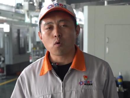 #张雪机车 夺冠,青岛企业出圈,引擎轰鸣声中跳动的是一颗“中国心脏”。(青岛日报社/观海新闻记者丨梁睿 黄光丽 部分素材来源于人民日报、央视新闻 编辑丨石榴)