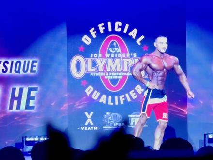 何局限 Japan pro 出场展示@IFBB PRO 何局长 #日本职业赛 #奥赛 #ifbbpro #健体 #比赛现场