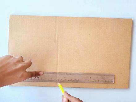 今天我们用纸板来制作一个回旋镖! #纸盒改造 #手工玩具 #废物利用 #自制玩具 #儿童手工 #创意手工