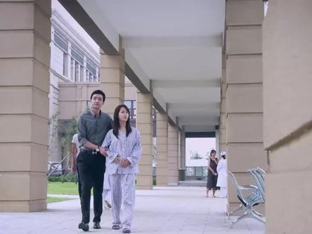 爆笑女神放屁合集,女神的屁威力太大,一个屁把救生员炸懵了