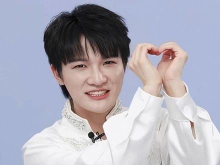 巡演暂时结束,把该买的都买买全。
1/泡泡玛特反深代词毕业了
重启宝宝太可爱了,就是喜欢卷卷毛🫶🏻
(也喜欢嫑羊!🫶🏻🫶🏻🫶🏻)
2/Takami直播里某只小猫说这个耳机包「高级」
行吧(。
3/念慈菴这个日记手账本也太值了!全是高清小猫脸💓
到手马上又去复数了三本,这次总舍得写了🥹
建议不会做周边的品牌爸爸们就像念慈菴看齐,印脸就可以了!
丝巾装饰下我的相机包,看起来可爱多了💙
#一张图证明我追星 #慈自多败己