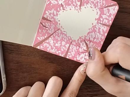 #丙烯马克笔 #丙烯马克笔测评 #翻翻乐 #马克笔绘画 新手自制解压翻翻乐的第一天,画完想把手扔掉🥲
笔:掌握丙烯马克笔
本:蓝果摸鱼集8×8
临摹来自@阿秋秋今天画画了吗