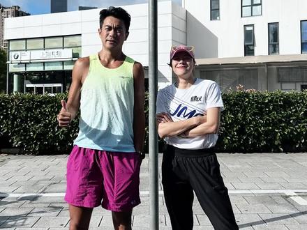 跟龙哥聊了一个多小时,从一位大众跑者到精英跑者,从196斤到136斤,龙哥严肃、认真且努力,期待龙哥突破全马220时刻!#跑步#马拉松#健牧马拉松俱乐部