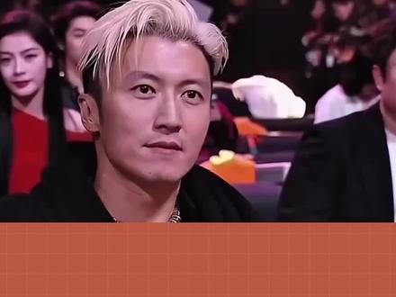 谢霆锋路演硬汉落泪破防!过敏素颜反差萌,网友:这才是活人顶流!##
#娱乐圈 ##