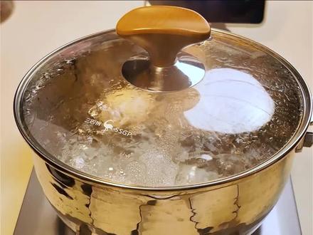 煮蛋煮蛋煮蛋!看看盖盖和不盖盖的区别#当季新菜单挑战赛#跟我追热点#美食教程#跟着蛋神煮鸡蛋