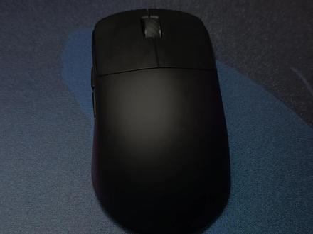 CRDRAKO-ONE到了 龙哥的鼠标到了,这个鼠标垫垫面匹配度仅供参考,高不代表就好,低不代表就差,只不过有这一个功能做个参考#游戏外设 #外设 #鼠标 #鼠标垫 #外设推荐