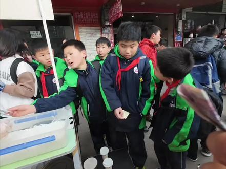 毕业大学生创业摆摊,自己当老板,2小时如何日入400+#摆摊创业 #小学摆摊 #大疆action4 #记录真实生活