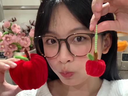 不用胶就可以做的的小苹果挂件!!快快来学吧!!#手工diy #手工 #手工制作 #扭扭棒 #苹果