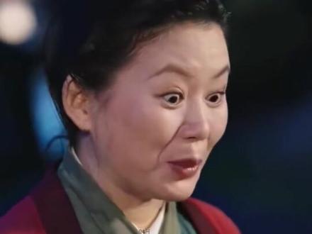 小女孩一拳打飞恶霸,反抓恶霸当卖肉小工! #山海剧场 #全家没粮愁断肠萌宝猎兽解饥荒