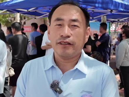 #乌海 #高考 考场外老师深情寄语:人生的道路有千万条,愿你们以高考为起点奔赴绚丽人生!