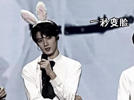 #文轩 #碗盆
年下不叫哥( )
年下想当哥( )
白天叫哥哥 晚上( )
#甜 #这谁顶得住啊 #流量