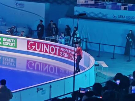 中国选手金博洋表演滑的表演曲目来自华晨宇的《向阳而生》,传递一种磅礴而出的生命力,米兰加油!#米兰#金博洋#华晨宇#向阳而生 #华晨宇 #米兰