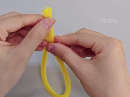520 送闺蜜超暖心!简易扭扭棒小雏菊手捧花满含心意 【材料】扭扭棒、花杆、花艺胶带、丝带
#520闺蜜礼物 #走心手工花束 #扭扭棒小雏菊 #新手轻松制作 #闺蜜专属浪漫