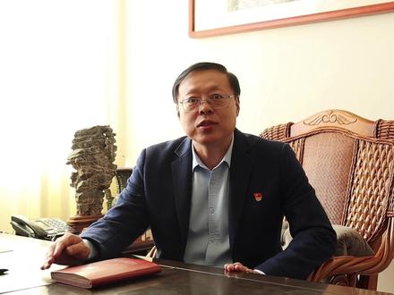 距离夏季高考100天,春季高考60天来临之际,学校领导和老师为高三师生加油助威,高三加油,高三必胜! #高考倒计时100天 #又是一年高考季 #淄川区般阳中学