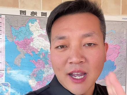 网友大讨论:
1,你是晋老三未必有他大度有他更有格局。
2,花这个东西只是个导火索,委屈应该已久,只是被点燃了,老三要啥有啥不求兄弟物质上的回报,只求有个暖心的话仪式感能给拉满得到尊重,老四阅历潜,人情世故做的有点欠佳,想着亲兄弟没那个必要了,也能理解很正常。
3.老爸说没格局,一部分网友说不应该在这个节骨眼上说,一部分网友说说的对。
4,重点老四的女朋友,说这个事要搞黄了,历来家族兄弟们多的关系就很难处理,正好迎合前段时间网友的预判,还有网友讨论因这次事件让没结婚的兄弟后面更难找女朋友,难度提升20%,条件好的都是大网红避免后面关系难处理,条件一般的兄弟们都是一表人才,不一点对得上眼。
5,家族有个领头羊很重要,但缺乏了解缺乏默契,老三不能以付出多时不时提一下,让兄弟感觉欠的太多有愧疚感,大家知道付出多心知肚明,老三的确需要提升一下,付出了不管物质还是精神上不要求回报,自己做的对就行,不然很累会越想越气,最后兄弟就真有矛盾了,就好比上公交车让座位,有得人下车会让你坐回来,有的人下车根本就不管,就别考虑他下车,会不会让你坐回来,那是他的事,还有人上车直接让你让座的。不同地点不同阅历不同阶段每个人想法处事方式角度是不一样的。
6,有点矛盾摩擦很正常,就是弟兄们再有矛盾,遇到真事还是会帮自家兄弟不会帮外人的。
7,对于网红老三是高手10号要开业,这次流量的确杠杠滴虽然流着泪也宣传了一下,网红关心的就是流量,开车的关心的路好不好堵不堵车。