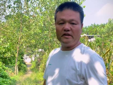 这是我们湖北天门的农村酒席。今天是我族里 重孙子满月周岁两天喜宴,豪华版的点歌台你们那里有吗?#农村酒席 #酒席 #农村吃席有多热闹 #办酒席 #分享家乡特产