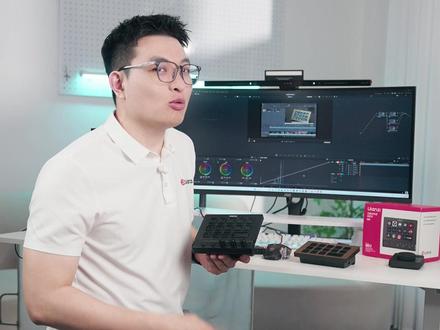 带大家瞧瞧新一代可视化宏键盘 先给大家预告一下:第三代可视化宏键盘 D200X 要来了。听了大家建议,这次把旋钮和按键加上去了。背面接口也补充了许多,Hub拓展、耳机充电、HDMI等接口应有尽有。U Studio 也升级,支持100+插件和预设,像是常用的 Lightroom、Vibe Coding、达芬奇等都是支持的。你还想它支持什么?留言区告诉我!
#优篮子 #Ulanzi #D200X #宏键盘 #视频剪辑