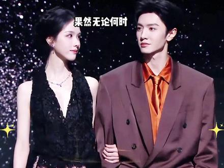 大眼仔之夜明星咖位决定红毯待遇,张凌赫陈哲远无单人亮相机会,杨紫肖战近乎压轴姓名闪耀双屏,张艺谋杨幂实力压台排面拉满#杨紫 #肖战 #王一博 #影娱热点团 #内容启发搜索