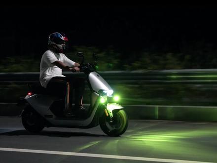 XT10 MAX 石栏射灯
独特的个性化灯光,探索夜晚的神秘之旅
快来感受骑行中的畅快与城市之美,并一同寻找黑暗中的光芒!
#创作灵感 #摩托车 #爱机车爱生活 #石栏射灯