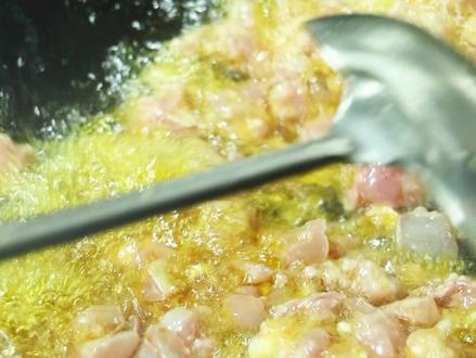 今天做一道大家都喜欢吃的#干锅兔 你们认为那些地方喜欢吃兔#美食教程 #在家做美食 #厨波波江湖菜 #丁点儿干锅酱