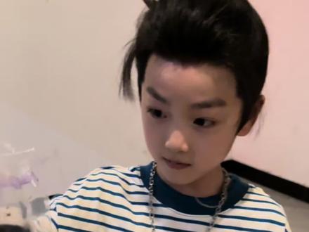 戏外的邓凯哥哥好宠佳峻呀,戏内齐旻疯爹绑走了俞宝儿,戏外邓凯哥哥给佳峻送了礼物,戏内的不圆满戏外弥补啦,好宠的邓凯哥哥,好幸福的佳峻🥰@吴佳峻(逐玉俞宝儿版) #吴佳峻 #俞宝儿 #逐玉 #邓凯齐旻