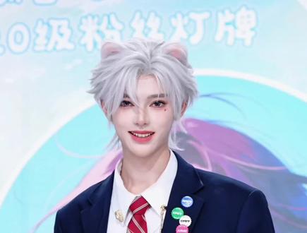 今天猫耳朵藏不住了当然要唱跳小野猫啦,也是call back了一下 @18-阿卡 #18阿卡 #阿卡的安利日记 #小野猫 #猫耳朵发型 祝我们栀子花20级快乐🥳