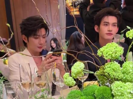 妈呀,#云旗 #郝熠然 VOGUE晚宴竟然坐在一起~