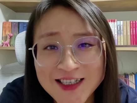 🔥 北大带娃3小时省妈攻略!省下1K+元研学团费
上期清华攻略戳主页领👉这期北大继续开挂!
我拉上我北大的学生一起给妈妈们整理了一条
✅ 3小时✅不绕路✅课文实景
的超省妈路线👇
-
📍 预约入校
1️⃣ 官方通道:萧承煦👉“参观北大”
2️⃣ 隐藏技巧:买「北大讲堂」演出票!搜公众号“北大讲堂online”→“校外购票”
🎫 演出前48小时补登记信息→直接入校
3️⃣ 终极方案
找北大师生亲友预约
-
🚇 交通
地铁4号线 “北京大学东门站A口”
✨ 路线
东侧门进 → 📚图书馆(外观打卡)
→ 🎭百周年讲堂+文创店(文具超实用!)
→ 🍚家园餐厅
→ 🌿静园草坪
→ 🗿蔡元培像+李大钊像
→ 🌊未名湖环线(必拍:石碑/石鱼/博雅塔)
→ 🚪西门拍照出校
-
⚠️ 温馨提示
▫️ 安全:牵紧娃!避开自行车流
#涨知识 #北大预约参观 #北大预约抢票技巧 #北大遛娃 #北大带娃攻略