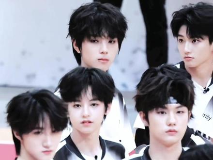 所以运动会穆祉丞就已经把王橹杰规划到他的领地了是吗(图片来源于@赌局丨橹穆 )#王橹杰穆祉丞 #橹穆 #271199