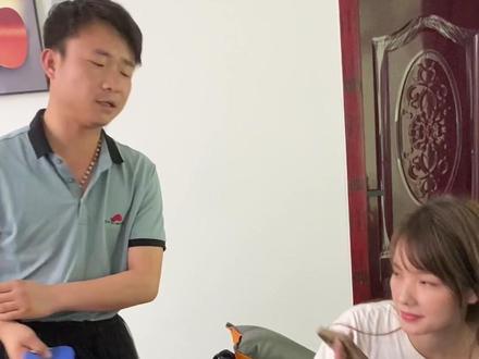 能蹭一顿就蹭一顿,还是亚林好骗些!那个丑八怪不好骗#公司日常 #套路 #夏季穿搭