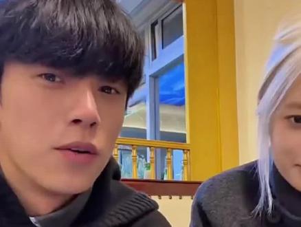 无美颜无滤镜无声卡
合拍唱歌🎤
#韩子夜小凳 #切片 #合唱