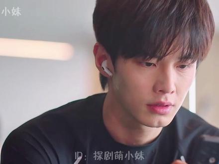 靳朝没想到自己刚和姜暮重逢,就被邀请参加她的婚礼#双轨