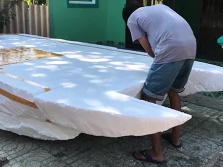 这小伙真是厉害,竟然用泡沫板制作出一艘航海大船,简直太震撼了#高手在民间 #变废为宝 #手工diy #创意制作