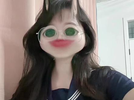 回复 @以太_的评论 #罗马卷教程
1.先用护发精油,或将头发打湿半干
2.使用懒人卷放棒或者毛巾
3. 头发一缕一缕的卷上去
4. 睡一觉或者是用吹风机热冷风交替吹
5.拆开扎一个喜欢的高马尾
6.顺着卷的纹理去整理