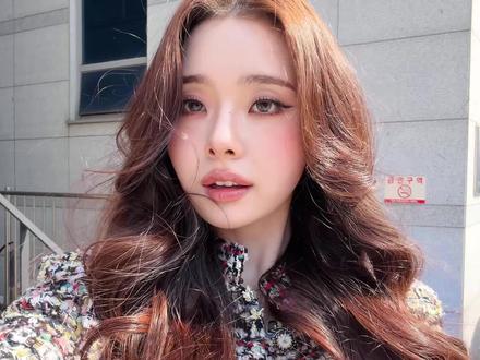 Freezia逛街约会推荐260321 From zia🌼:Vlog🩰姐姐那衣服是在哪里买的呀?告诉你们漂亮的芭蕾服。汉南洞/圣水洞约会路线推荐🥰|芭蕾服店推荐,Loewe咖啡馆,ShoppingHaul开箱
又又找到了漂亮的莱奥塔德!!! 🩰
因为尺寸合适试穿了一下,太漂亮了,感觉像着魔了一样立刻付款了。.
在汉南洞偶然发现的西式饼干店💕🎀
本来就是喜欢的品牌之一,而且店内氛围很有欧洲风情
太漂亮了,看了一会儿才回来哈哈
Freen2is们也一定要把这里加入到约会路线中!!
而且最近我和妈妈迷上了一个设备,现在已经努力用了两个月?!
我正在用我的Night Routine(夜间护肤程序)管理皮肤
坚持使用下来,皮肤状态真的变好了,光泽感超赞,超级满意✨✨
之前从没推荐过设备呢
终于找到了.. 这是我的💓😝
声明:视频出自Zia国外账号: thefreezia。中文字幕由本人压制二创,请勿转载。仅供粉丝欣赏所用且无商业用途。本账号所有内容同步🍠🎵同名Freen2is_Freezia发布。
#freezia宋智雅 #宋智雅穿搭 #ootd穿搭 #逛街 #时尚