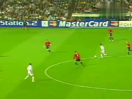 齐达内的比赛,看着总是很舒服。