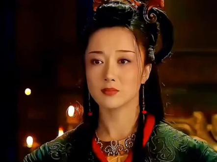 @抖音小助手
殇虞姬诀别楚霸王—不仅有生死离别,更有乱世中无法圆满的深情。虞姬为了不拖累项羽,在绝境中从容赴死,这不仅是生命的消逝,更是一段英雄美人传奇的悲壮落幕。关注我,评论区一起来交流!#霸王别姬 #楚汉之争 #李依晓 #何润东