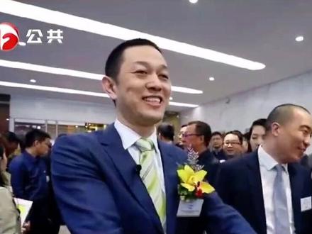 新时代·新徽商2021年度人物:蔚来创始人 、安徽太湖人李斌 ,讲述他的创业故事!#新能源汽车 #蔚来 #社会百态 #现场实拍 #人物故事 @DOU+小助手