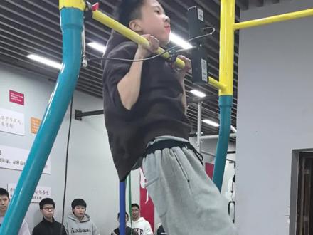 中考体育引体向上满分#中考体育#引体向上#上肢力量#背部力量