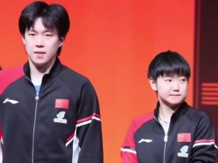 王楚钦和孙颖莎,懂彼此,也护彼此!他们有着无需言说的默契,还有满眼的偏爱。两人并肩拿遍所有荣誉,也一起走过低谷。人海万千,很难有谁能像他们这般,适配又深情。#王楚钦#孙颖莎