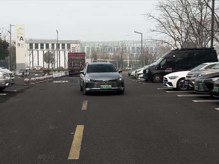 比亚迪车主在高速行驶时遇到噪音过大的问题,原因是车窗与车框之间的缝隙。雨水进入门板可能导致电子元件失灵和玻璃共振。并且缝隙还容易积累灰尘,安装比亚迪专用二代车窗密封胶条可解决缝隙过宽问题,提高隔音效果#二代车窗密封条 #比亚迪 #车窗密封条 #隔音降噪